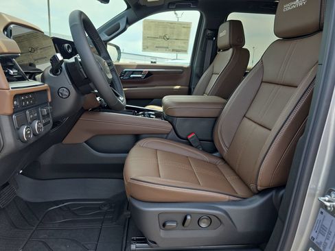 New 2026 Chevrolet Suburban High Country RWD image 10