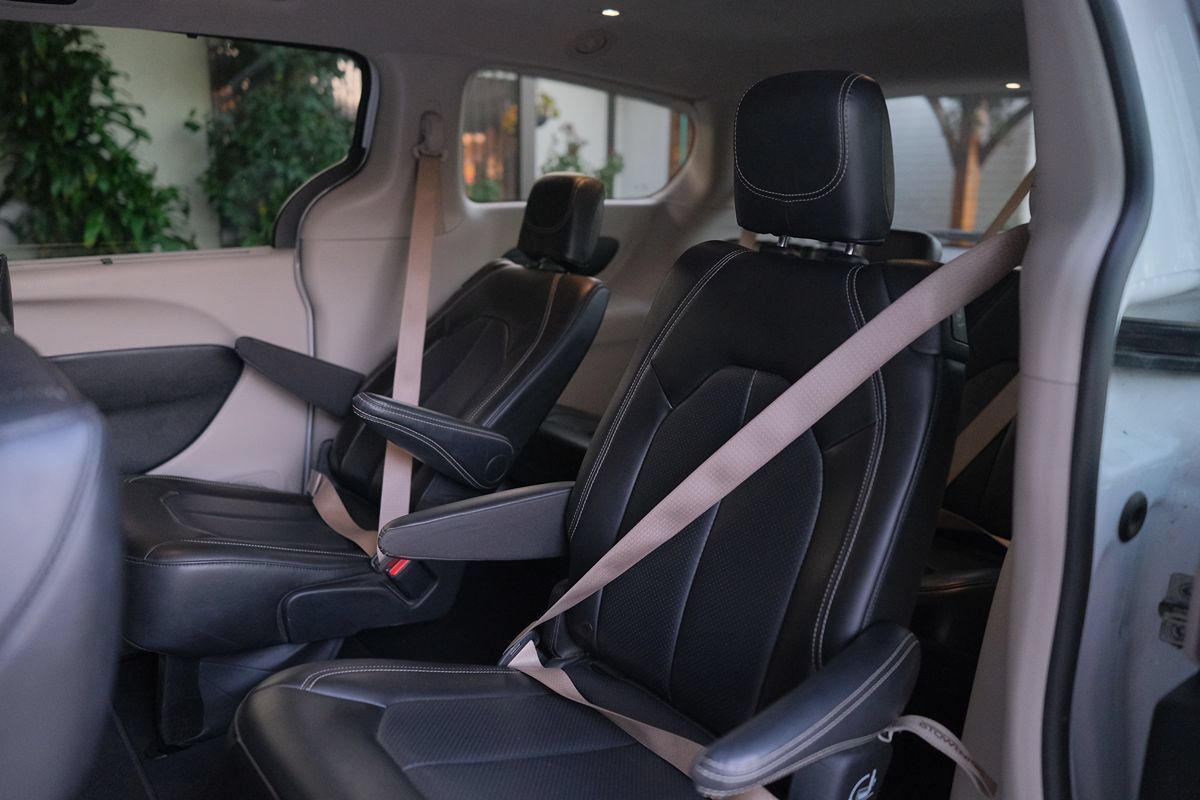 Used 2024 Chrysler Pacifica Touring-L FWD image 31