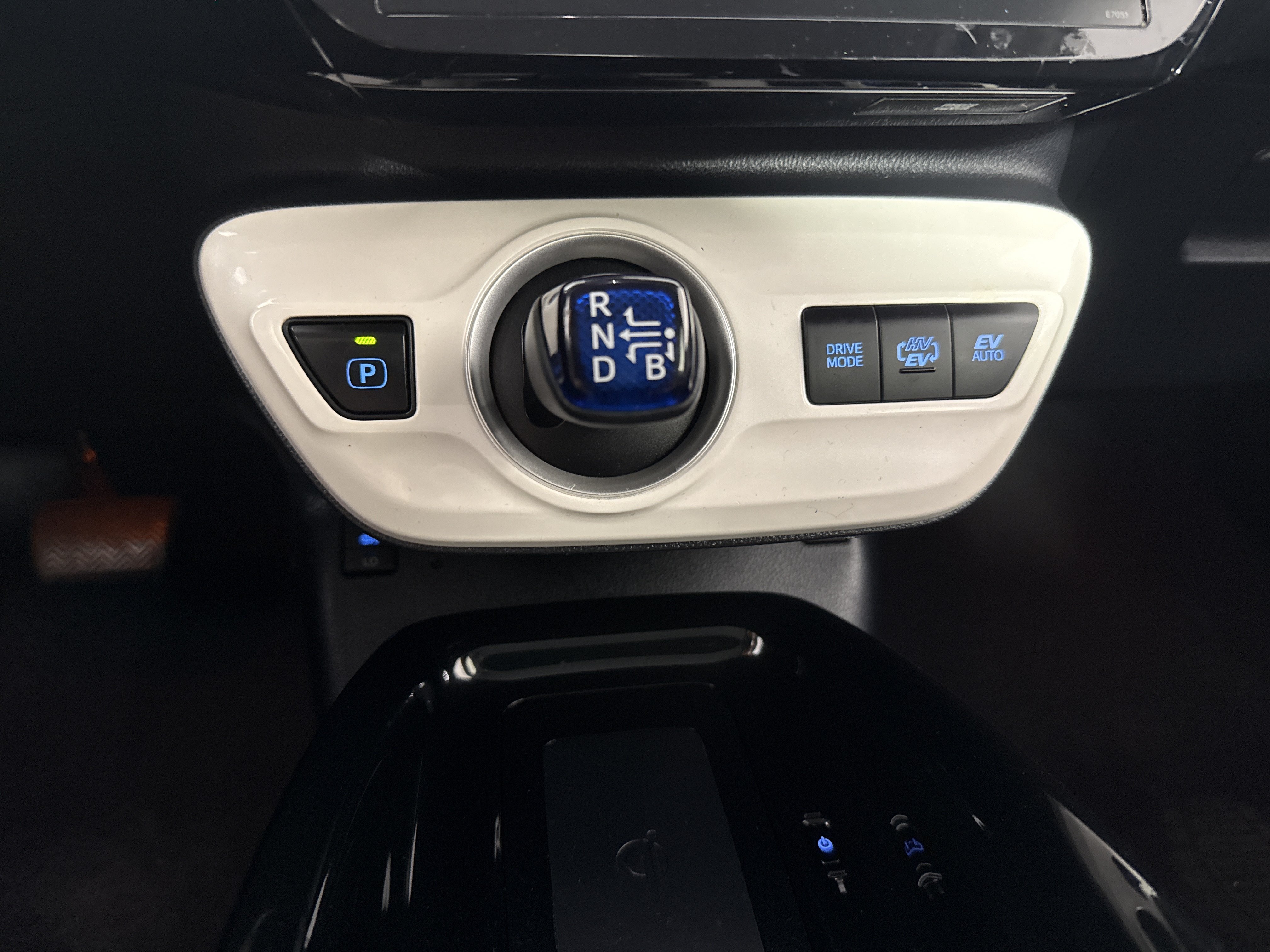 Used 2017 Toyota Prius Prime Premium w/ Carpet Mat Package FWD image 28