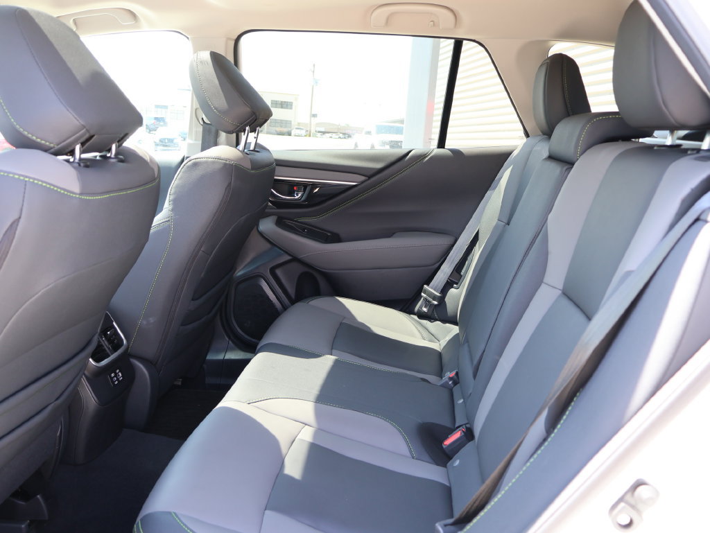 Used 2025 Subaru Outback Onyx Edition AWD/4WD image 17