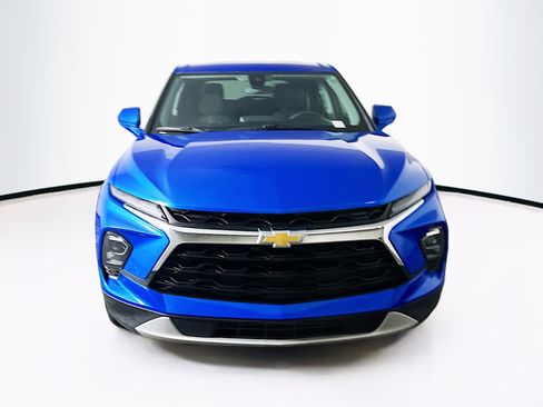 Used 2025 Chevrolet Blazer LT image 2