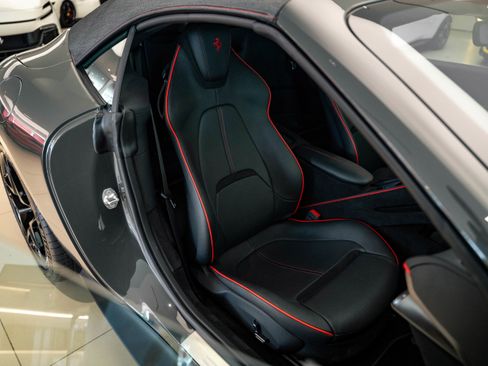 Used 2024 Ferrari Roma Spider image 43