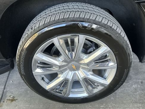 Used 2024 Chevrolet Suburban High Country AWD/4WD image 11