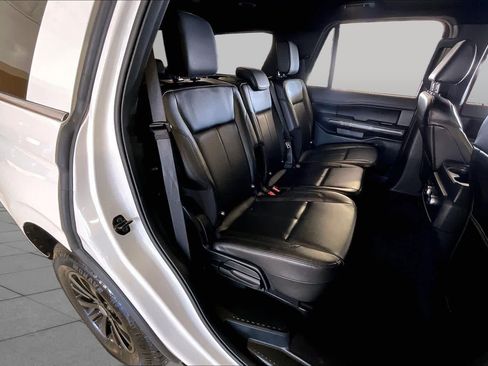 Used 2021 Ford Expedition XLT RWD image 17