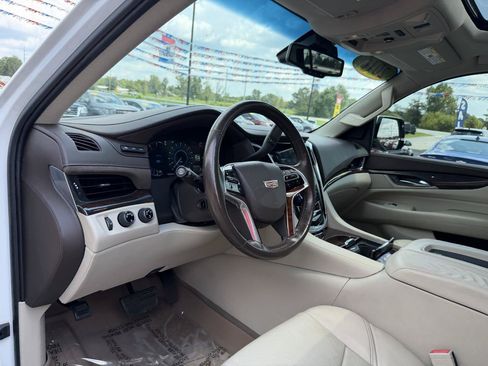 Used 2016 Cadillac Escalade ESV Luxury AWD/4WD image 15