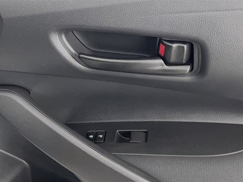 Used 2025 Toyota Corolla LE FWD image 31