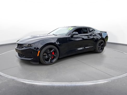 Used 2022 Chevrolet Camaro LT w/ Technology Package RWD image 4