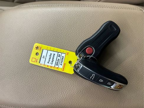 Used 2021 Porsche Cayenne AWD/4WD image 40