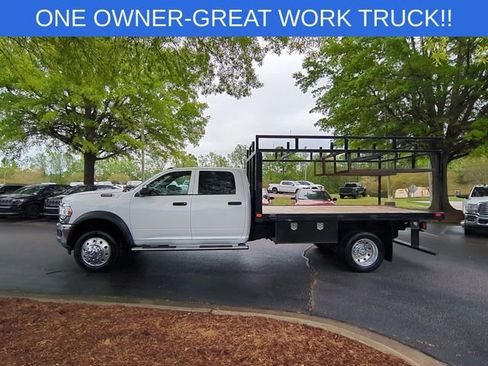 Used 2022 RAM 5500 Tradesman w/ Chrome Appearance Group RWD image 2