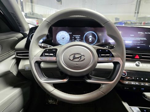 Certified 2023 Hyundai Elantra SEL w/ Convenience Package image 29