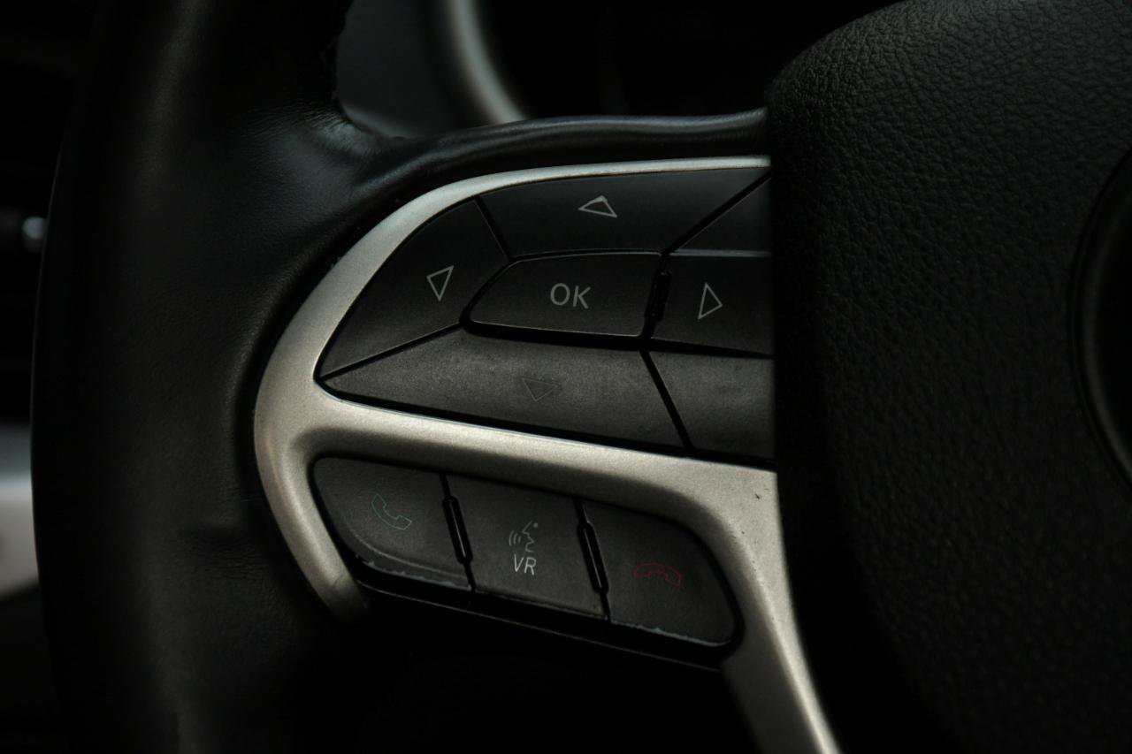 Used 2016 Jeep Cherokee Limited AWD/4WD image 19