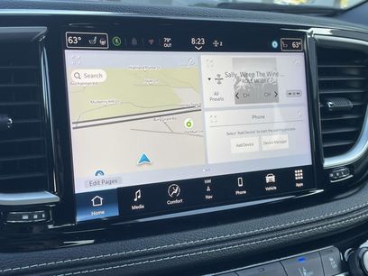 Certified 2024 Chrysler Pacifica Limited