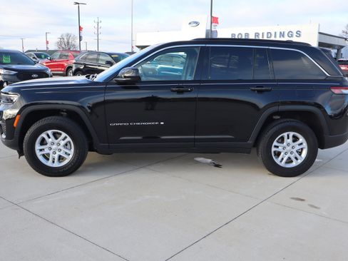 Used 2025 Jeep Grand Cherokee Laredo image 8