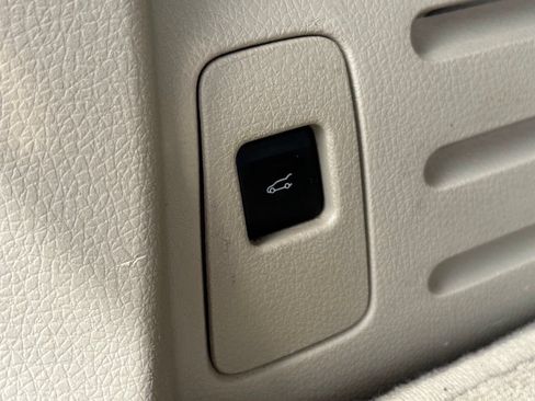 Used 2012 Lincoln MKX FWD image 7