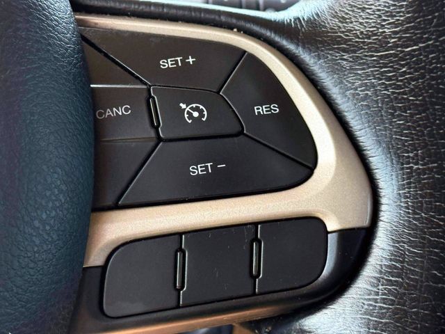 Used 2017 Jeep Renegade Latitude w/ Cold Weather Group AWD/4WD image 22