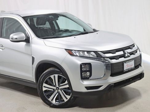 Used 2024 Mitsubishi Outlander Sport SE image 2