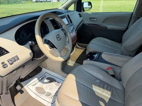 Used 2014 Toyota Sienna XLE w/ Entertainment Package AWD/4WD image 9