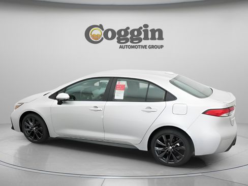 Used 2025 Toyota Corolla SE FWD image 8