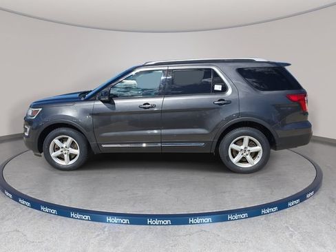 Used 2017 Ford Explorer XLT AWD/4WD image 9