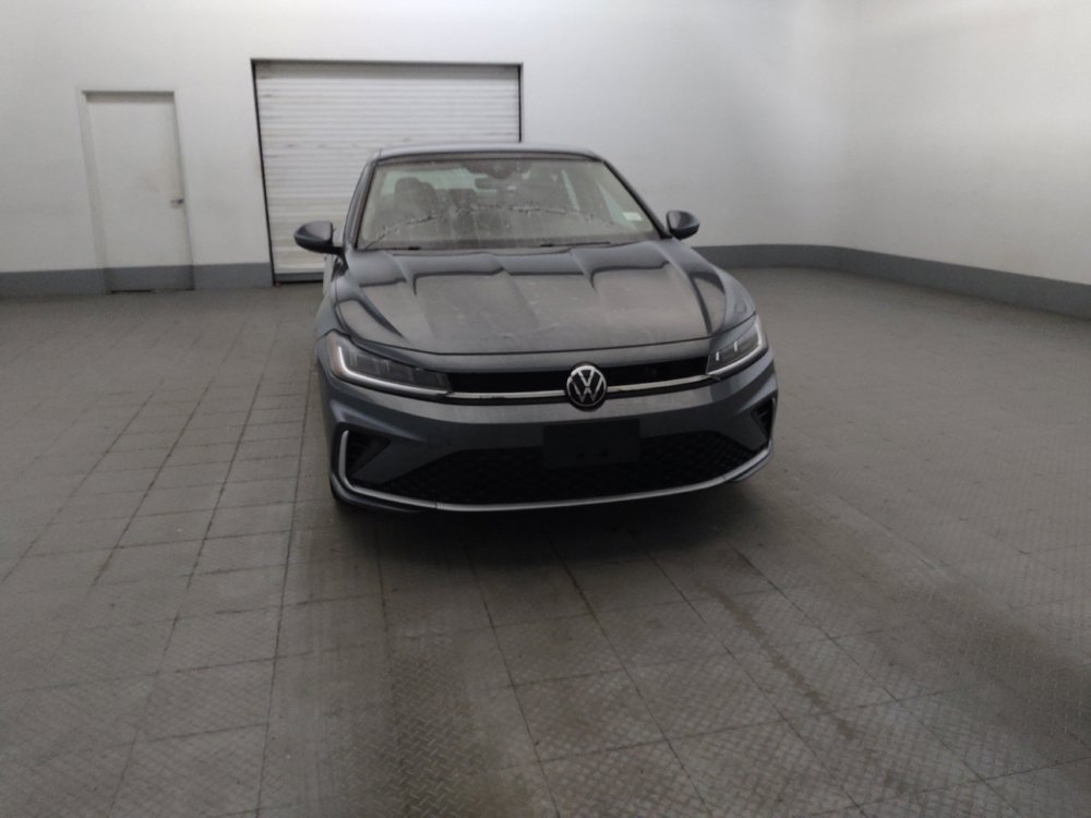 Used 2025 Volkswagen Jetta SE FWD image 14