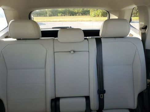 Used 2019 Volkswagen Tiguan SE image 13