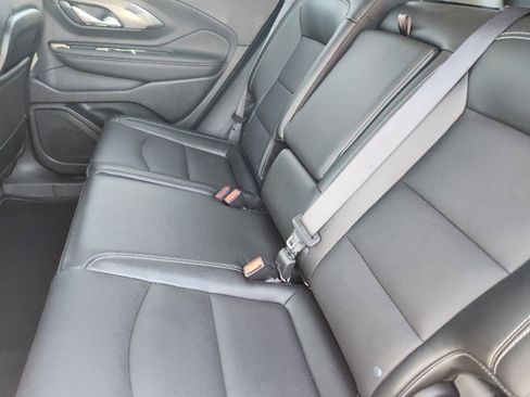 Used 2024 GMC Terrain SLT image 9