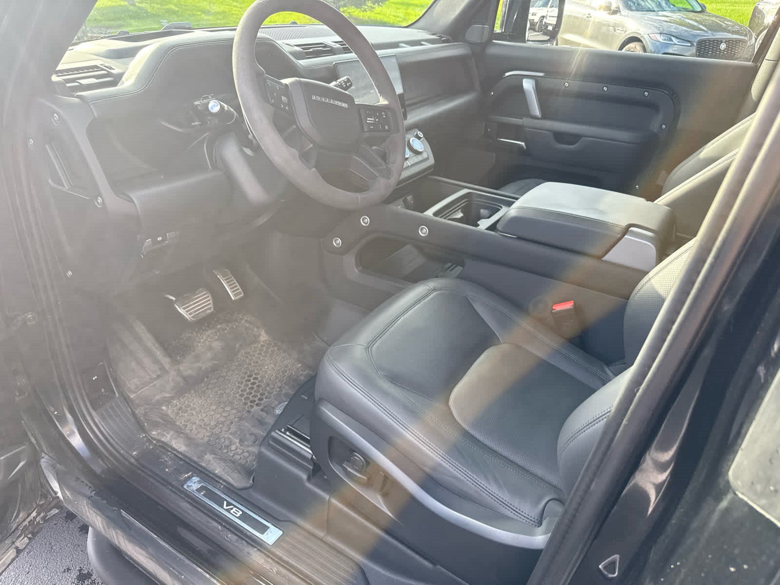 Used 2024 Land Rover Defender 90 V8 AWD/4WD image 9