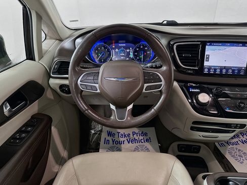 Used 2019 Chrysler Pacifica Touring-L Plus image 21