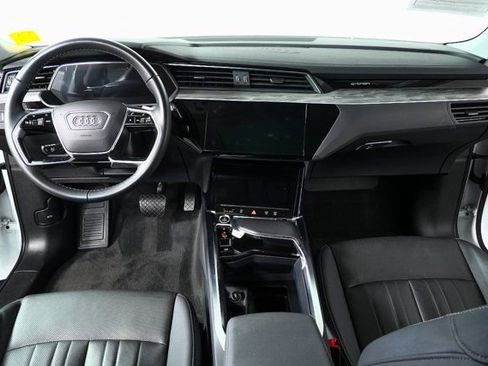 Used 2024 Audi Q8 e-tron Premium Plus image 19