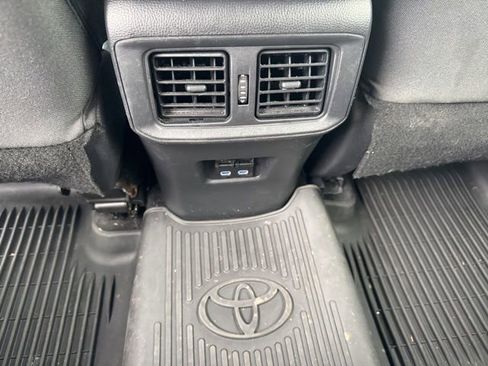 Used 2022 Toyota RAV4 XLE AWD/4WD image 24
