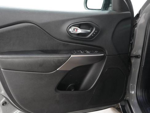 Used 2020 Jeep Cherokee Limited AWD/4WD image 19