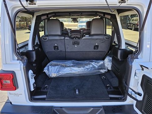 Used 2024 Jeep Wrangler Sahara w/ Safety Group image 19