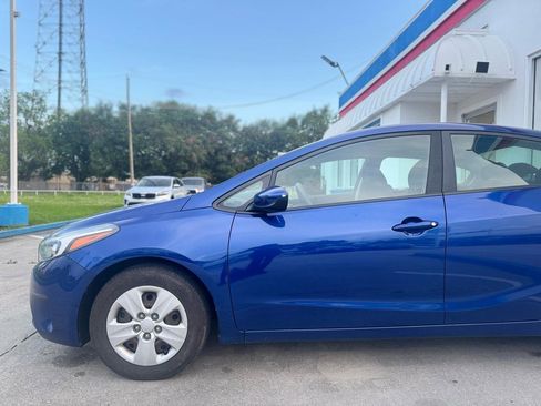 Used 2017 Kia Forte LX FWD image 19