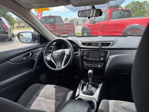 Used 2016 Nissan Rogue SV FWD image 18