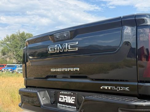 Used 2025 GMC Sierra 2500 AT4X AWD/4WD image 15