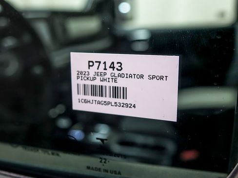 Used 2023 Jeep Gladiator Sport image 28