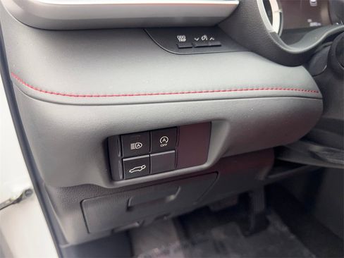 Used 2024 Toyota Highlander FWD image 60