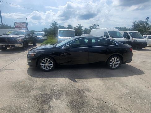 Used 2019 Chevrolet Malibu LT FWD image 1