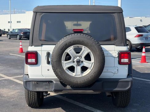 Used 2018 Jeep Wrangler Unlimited Sport S AWD/4WD image 3