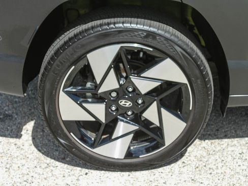 Used 2024 Hyundai Kona Limited AWD/4WD image 13