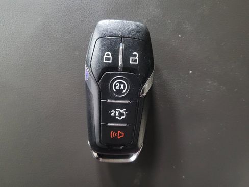 Used 2017 Lincoln MKX Reserve w/ Lincoln MKX Climate Package image 32