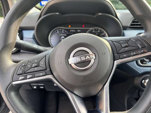 Used 2025 Nissan Versa SV FWD image 25