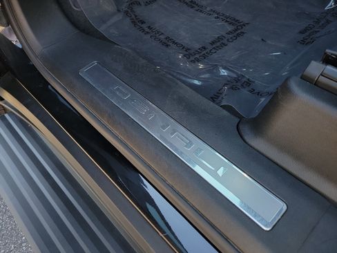 Used 2021 GMC Yukon Denali w/ Denali Premium Package image 24