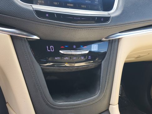 Used 2019 Cadillac XT5 FWD image 26