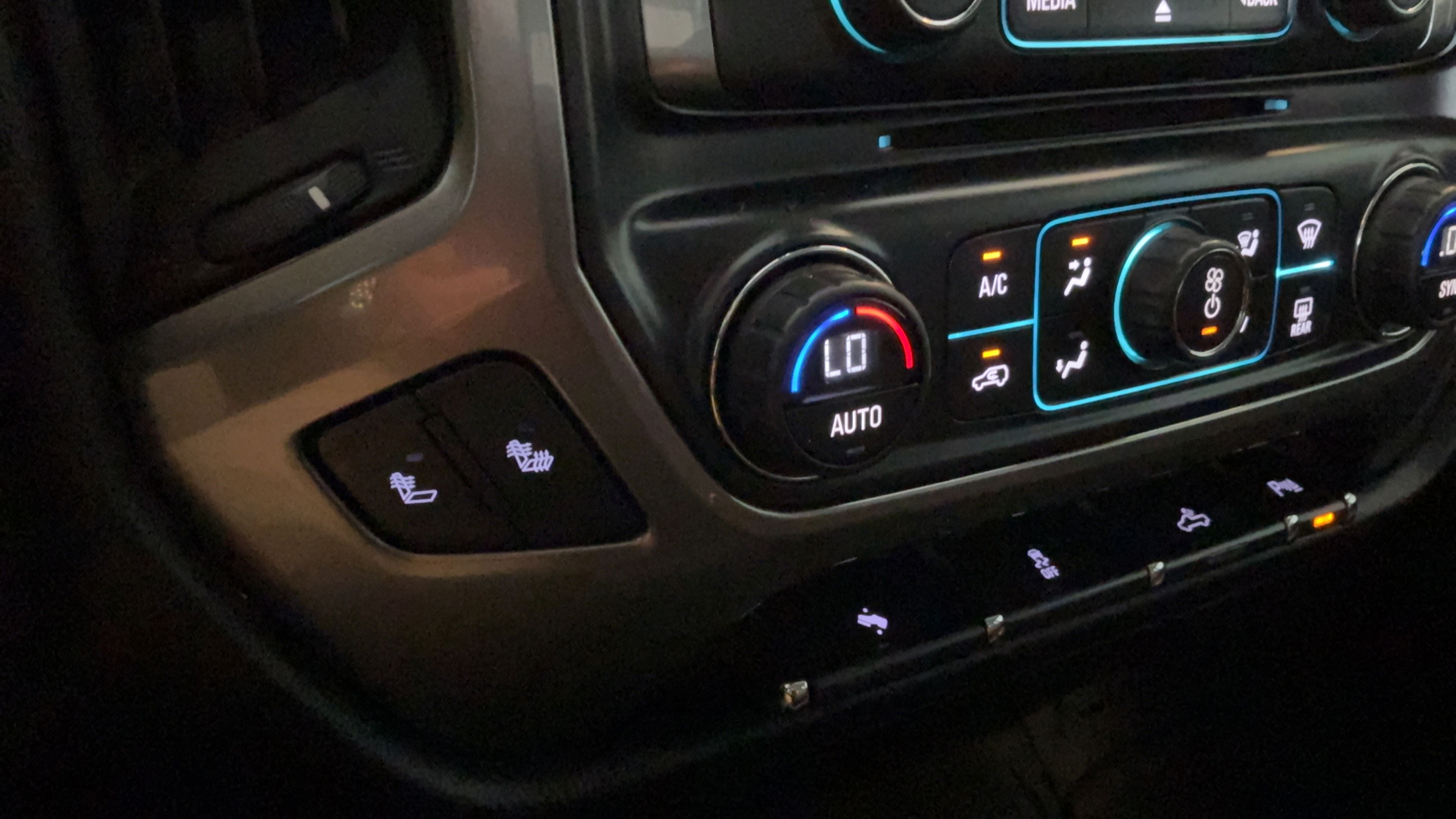Used 2015 Chevrolet Silverado 1500 LT w/ LT Convenience Package RWD image 15