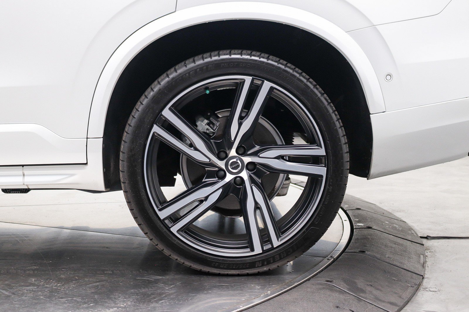 Used 2017 Volvo XC90 T6 R-Design w/ Vision Package AWD/4WD image 15