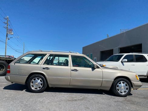 Used 1995 Mercedes-Benz E 320 Wagon image 7