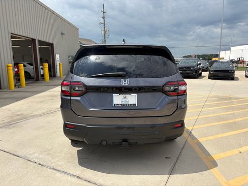 Used 2024 Honda Pilot LX image 7