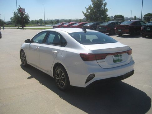 Used 2023 Kia Forte LXS w/ LXS Technology Package FWD image 5