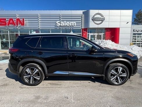 Used 2023 Nissan Rogue SL w/ SL Premium Package image 2